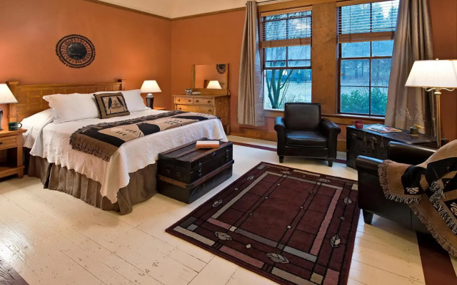 McCloud Hotel