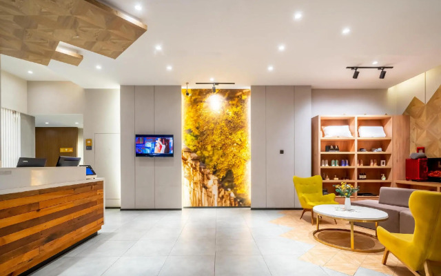 Little Lujiazui Atour Hotel