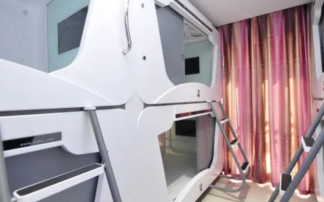 Zhumengzhe Capsule Hotel (Kunming Railway Station)