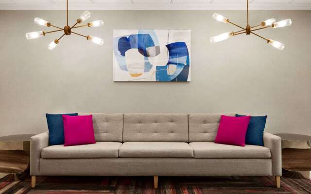 La Quinta Inn & Suites by Wyndham Lackawanna