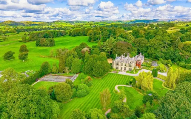 Kendal - Gothic Hall - Luxury Rooms or Apartment