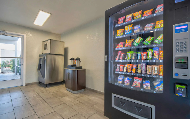 Studio 6 Albuquerque, NM – Midtown