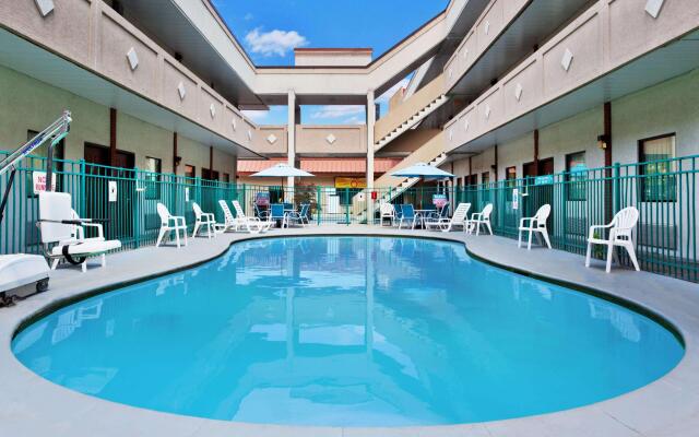 Hotel Bo, Days Inn by Wyndham Chattanooga Downtown