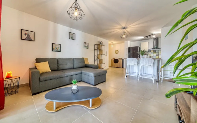 Modern Comfort by the Lagoon