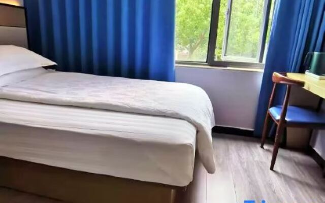 Yuhua Hotel (Shanghai Songjiang Sports Center Subway Station)