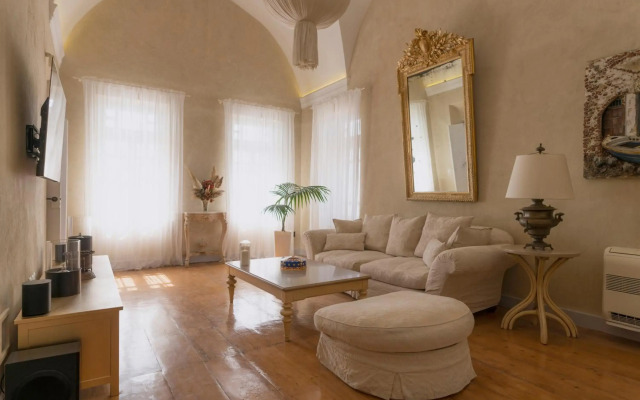 Oia Mansion