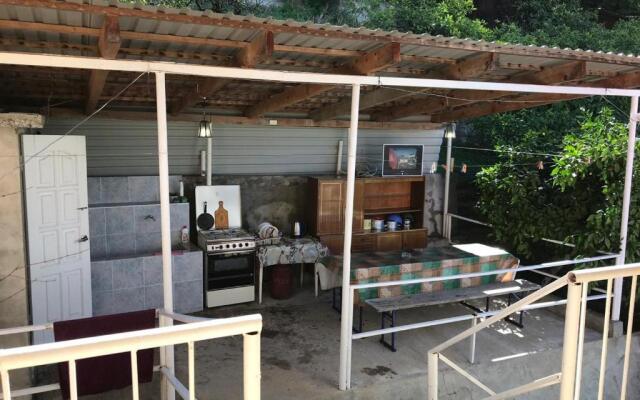 Guest house on Kabardinskaya 10