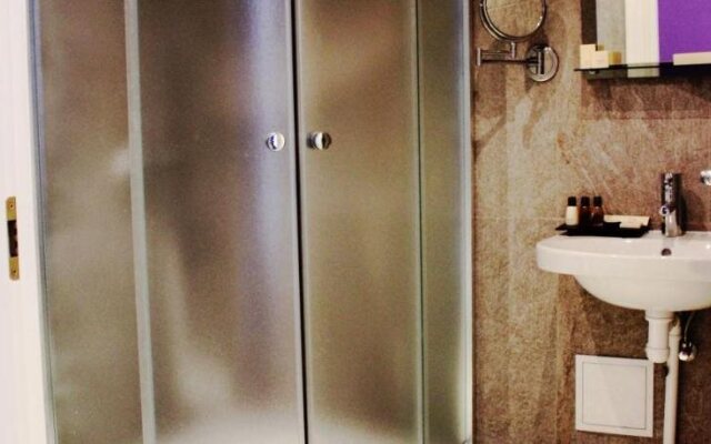 Irin Hotel