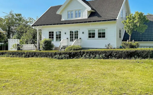 10 Person Holiday Home in Tjome