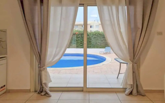Sunshine Apartment in Pafos