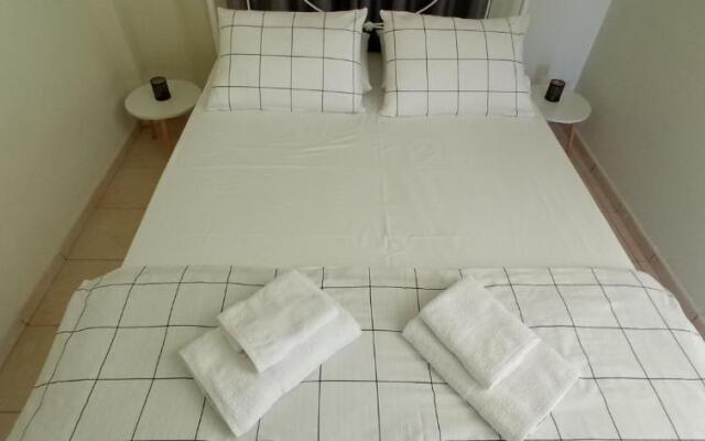 The Twins - Seaside Apartments - 1