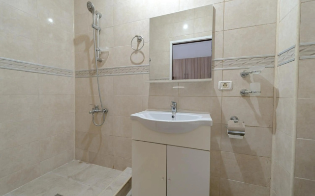 Modern apartment with private bath