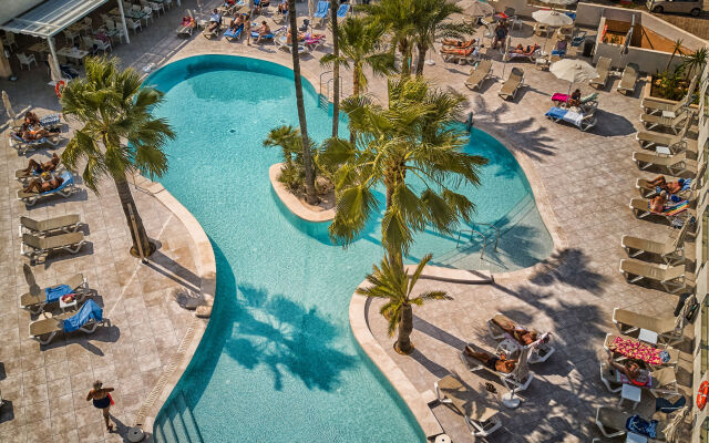 Отель Cala Bona