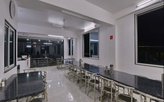 OYO 12961 Neha's Kitchen & Highway Inn