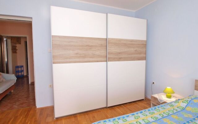 Apartment 757