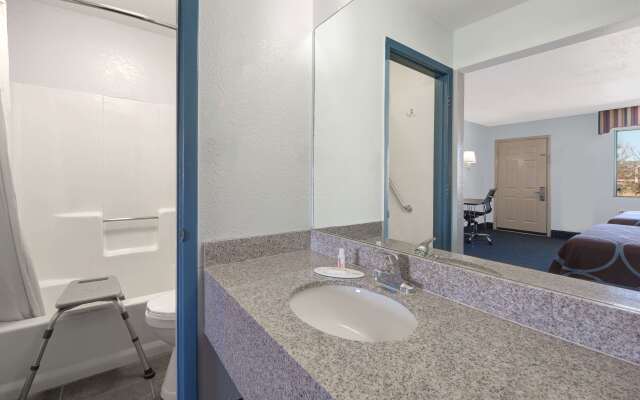 Super 8 by Wyndham Dumas TX