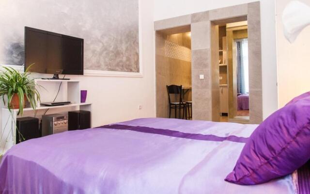 City Center Apartment with Balcony