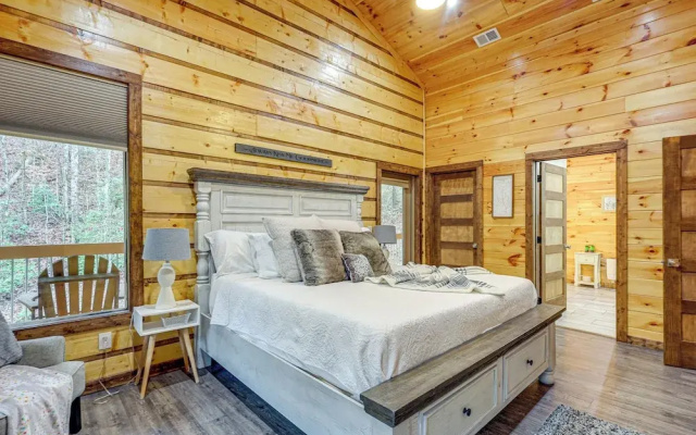 Close to Hiking & Attractions: Smoky Mtn Cabin