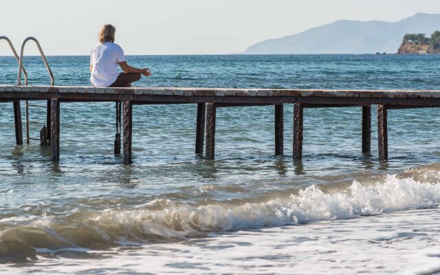 Delfinia Hotel & Bungalows