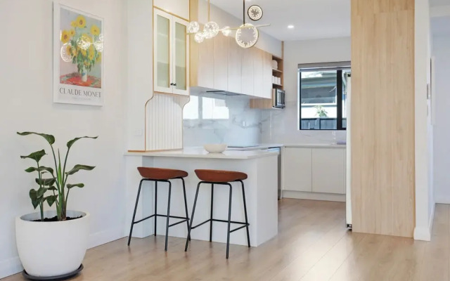 Central Oasis Townhouse with Parking