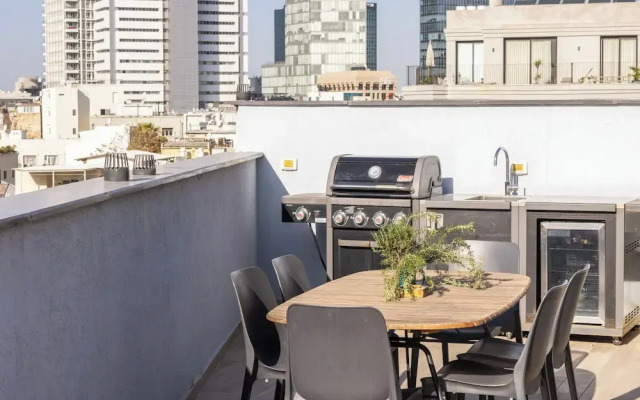 Rooftop Jacuzzi Penthouse by Sea N' Rent