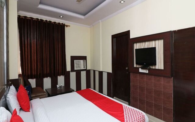 OYO 3735 Hotel Chilana Tower