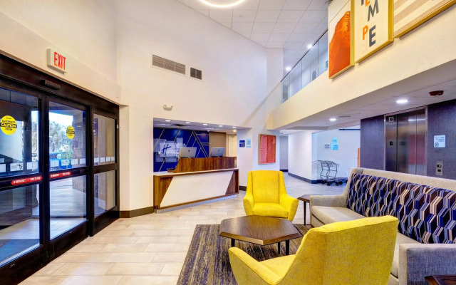 Holiday Inn Express & Suites Phoenix - Tempe by IHG