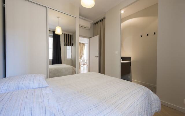 F3 Plein centre plage à 50 m (rue calme) parking possible