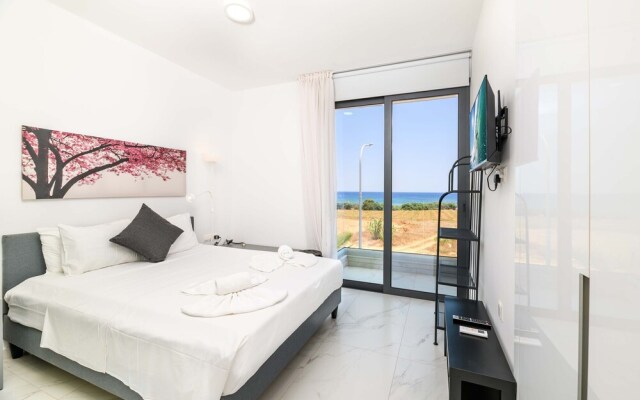 By The Beach - Emerald Seaview Villa