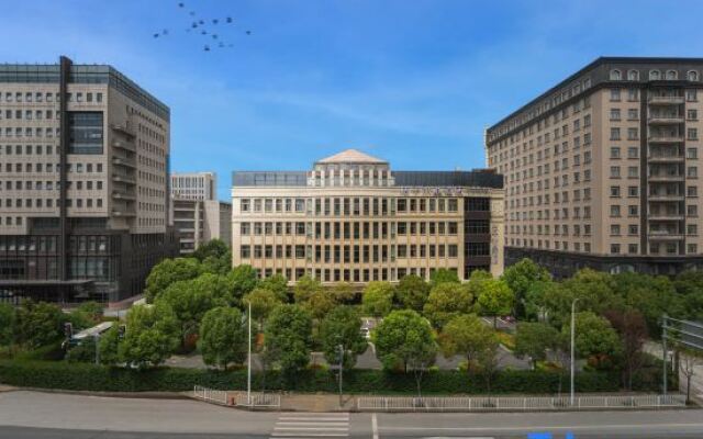 Crystal Orange Shanghai Hongqiao GuoZhanZhongXin Minbei Road