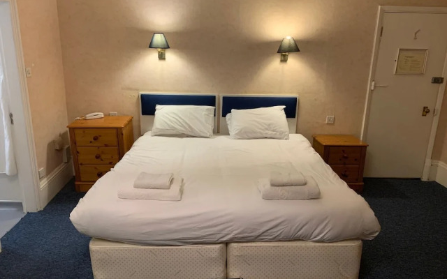 Yelf's Hotel