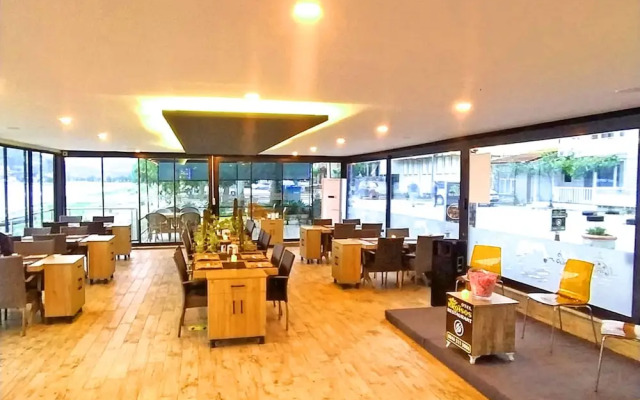 Kroisos Lake Resort Hotel
