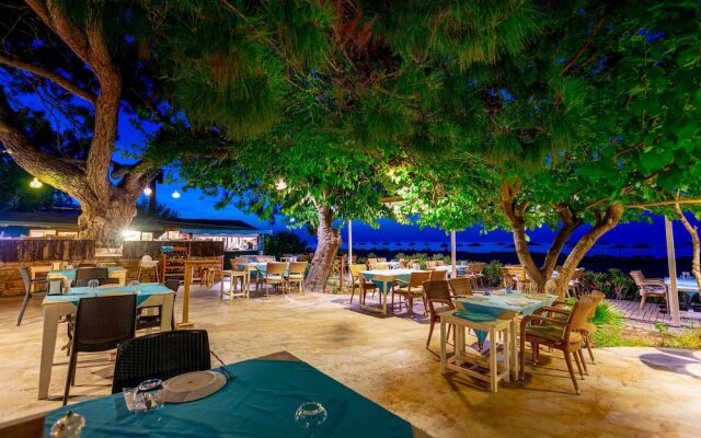Etenna Beach Bungalows
