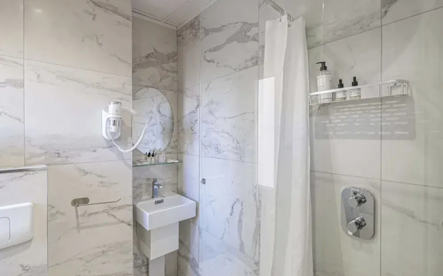 Hotel Avaton - Family Bedroom - Cannes Palais