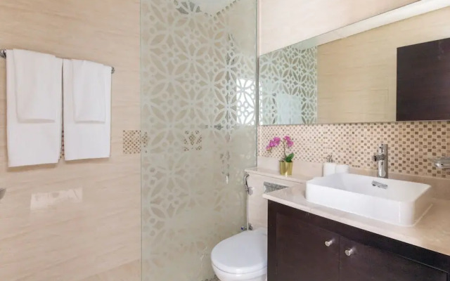 Luxuriously Elegant 2BR Apartment in Downtown Dubai