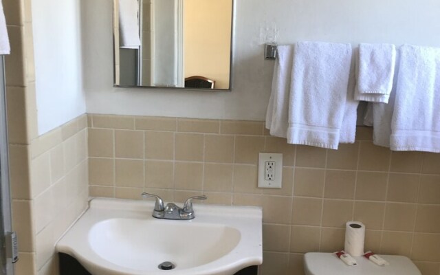 Ventura Beach House Motel