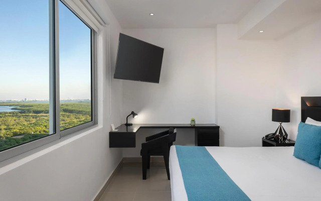 Suites Malecon Cancun