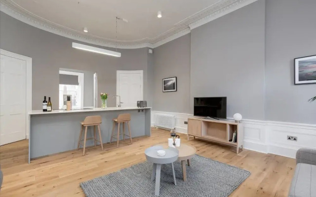 Torphichen Street 5 Star Luxury Apartment