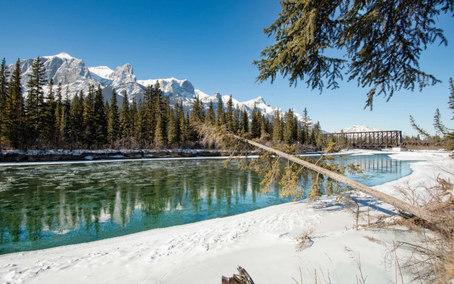 Coast Canmore Hotel & Conference Centre