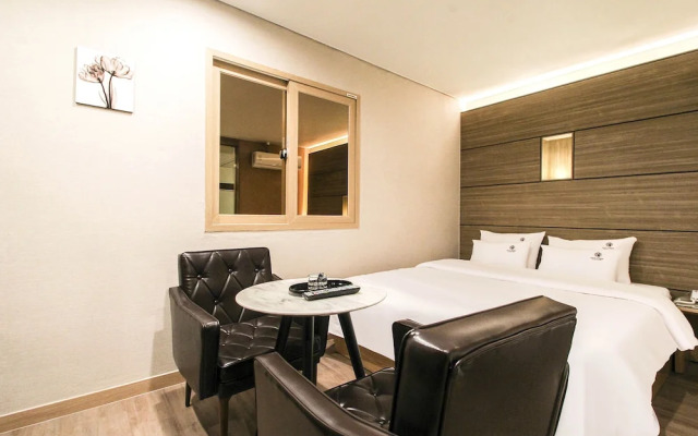 2Night Hotel
