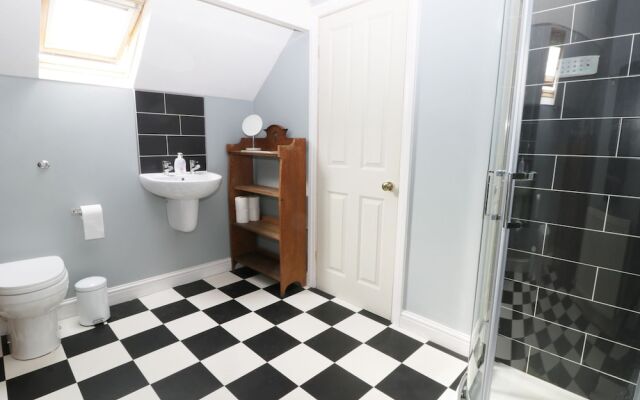 22 Trafalgar Crescent