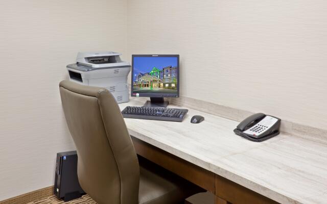Holiday Inn Hotel & Suites Surrey East Cloverdale by IHG