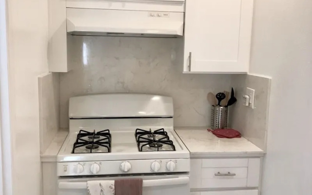 Entire 3 Bedrooms Guest House Close Beach Downtown