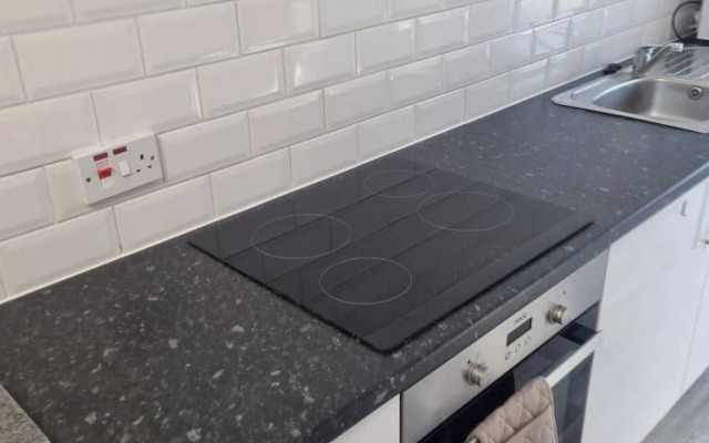 Gillingham 4-bed Stay - Wifi, Parking, Ldn Access