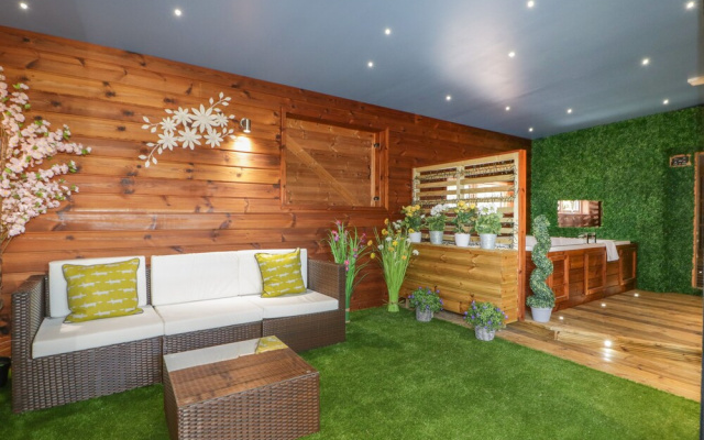9 Meadow Retreat