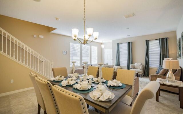 4970 Trafalgar Village
