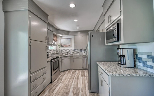 Luxury Lakefront Oasis W/Boat Dock-Firepit