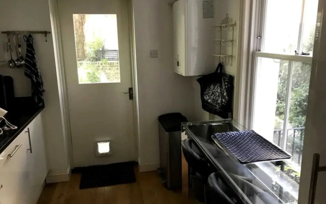 Spacious 1 Bedroom Apartment in Earls Court