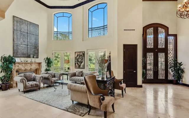 Robmar Mansion - Beverly Hills Mediterranean Estate With Pool & Sport Court