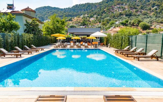 Deniz Otel Sarigerme